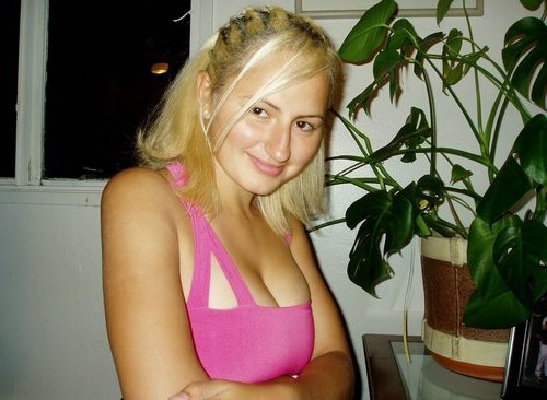 Charmante femme  de 27 ans sur La Fare-les-Oliviers cherche 1 homme pour des jeux sexuels